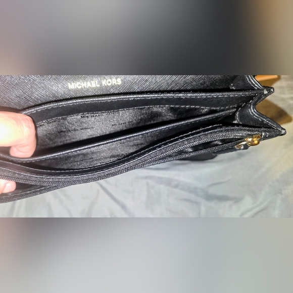 NWT - Michael Kors Black Saffiano Leather Crossbody Bag With Chain - Picture 7 of 8